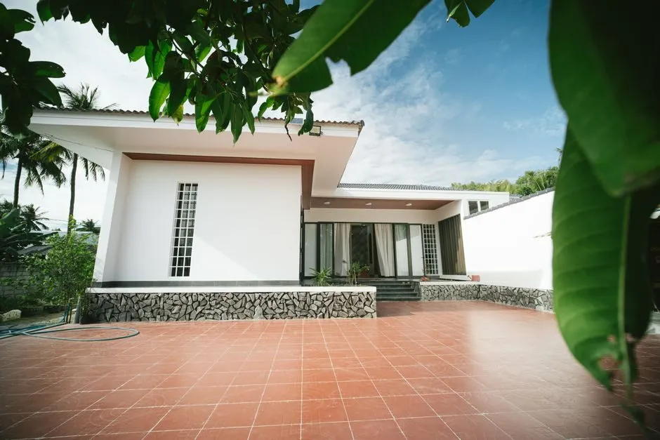 Biệt thự hiện đại phong cách tối giản với tông màu trắng
