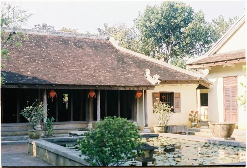 Nhà cấp 4 chữ L có sân vườn trong nhà